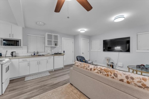 3474 Gislason Avenue, Coquitlam, BC - Indoor Photo Showing Kitchen
