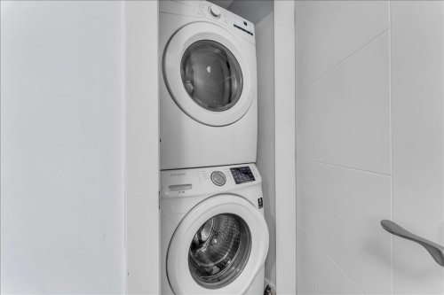 3474 Gislason Avenue, Coquitlam, BC - Indoor Photo Showing Laundry Room