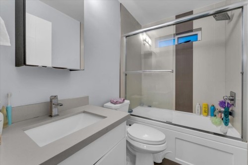 3474 Gislason Avenue, Coquitlam, BC - Indoor Photo Showing Bathroom