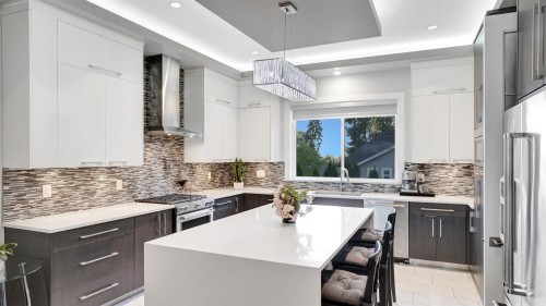3474 Gislason Avenue, Coquitlam, BC - Indoor Photo Showing Kitchen With Upgraded Kitchen