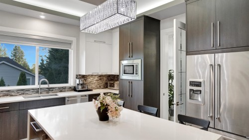 3474 Gislason Avenue, Coquitlam, BC - Indoor Photo Showing Kitchen With Upgraded Kitchen