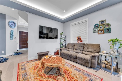 3474 Gislason Avenue, Coquitlam, BC - Indoor Photo Showing Living Room
