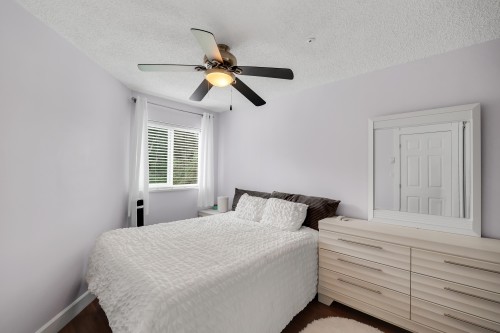 B310-40120 Willow Crescent, Squamish, BC - Indoor Photo Showing Bedroom