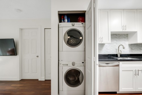 B310-40120 Willow Crescent, Squamish, BC - Indoor Photo Showing Laundry Room