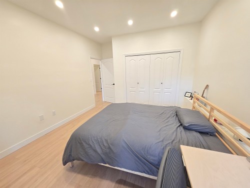 20-5201 Oakmount Crescent, Burnaby, BC - Indoor Photo Showing Bedroom