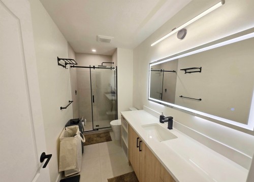 20-5201 Oakmount Crescent, Burnaby, BC - Indoor Photo Showing Bathroom