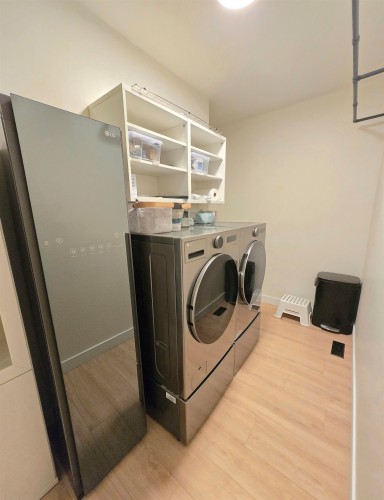 20-5201 Oakmount Crescent, Burnaby, BC - Indoor Photo Showing Laundry Room