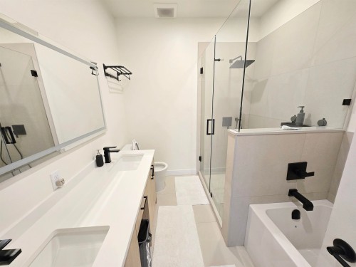 20-5201 Oakmount Crescent, Burnaby, BC - Indoor Photo Showing Bathroom
