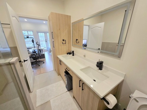 20-5201 Oakmount Crescent, Burnaby, BC - Indoor Photo Showing Bathroom