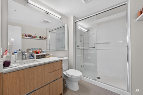 105-8940 University Crescent, Burnaby, BC - Indoor Photo Showing Bathroom