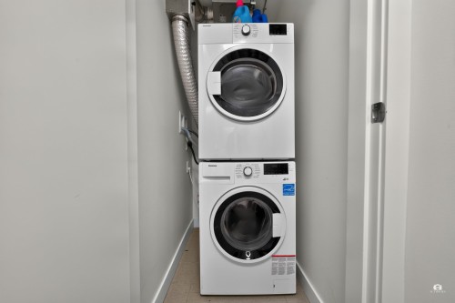 105-8940 University Crescent, Burnaby, BC - Indoor Photo Showing Laundry Room