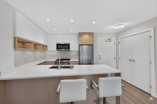 105-8940 University Crescent, Burnaby, BC - Indoor Photo Showing Kitchen With Stainless Steel Kitchen With Double Sink With Upgraded Kitchen