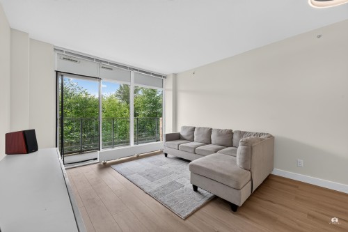 105-8940 University Crescent, Burnaby, BC - Indoor Photo Showing Living Room