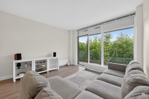 105-8940 University Crescent, Burnaby, BC - Indoor Photo Showing Living Room