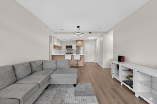 105-8940 University Crescent, Burnaby, BC - Indoor Photo Showing Living Room