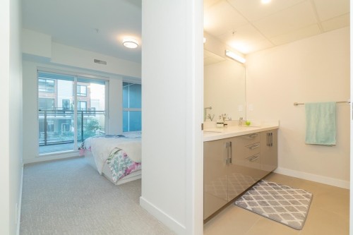 218-10177 River Drive, Richmond, BC - Indoor Photo Showing Bathroom