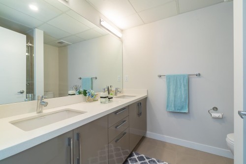 218-10177 River Drive, Richmond, BC - Indoor Photo Showing Bathroom