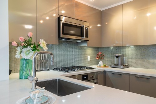 218-10177 River Drive, Richmond, BC - Indoor Photo Showing Kitchen With Upgraded Kitchen