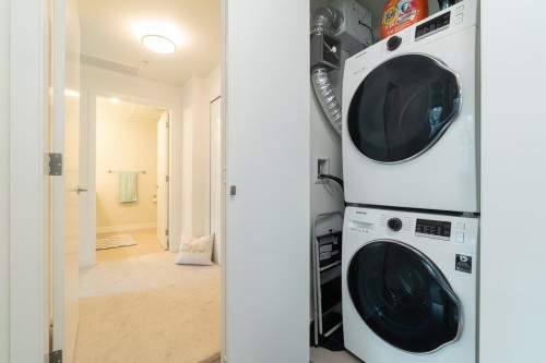 218-10177 River Drive, Richmond, BC - Indoor Photo Showing Laundry Room