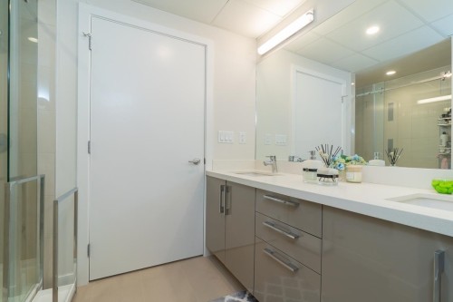 218-10177 River Drive, Richmond, BC - Indoor Photo Showing Bathroom