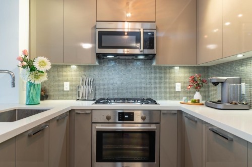 218-10177 River Drive, Richmond, BC - Indoor Photo Showing Kitchen With Stainless Steel Kitchen With Upgraded Kitchen