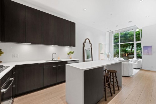 141 1St Avenue E, Vancouver, BC - Indoor Photo Showing Kitchen With Double Sink With Upgraded Kitchen