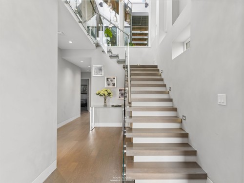 23 Ellesmere Avenue, Burnaby, BC - Indoor Photo Showing Other Room