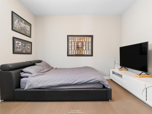 23 Ellesmere Avenue, Burnaby, BC - Indoor Photo Showing Bedroom