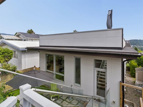 23 Ellesmere Avenue, Burnaby, BC - Outdoor With Exterior