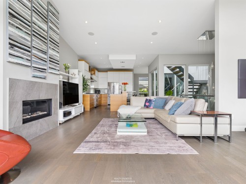 23 Ellesmere Avenue, Burnaby, BC - Indoor Photo Showing Living Room With Fireplace