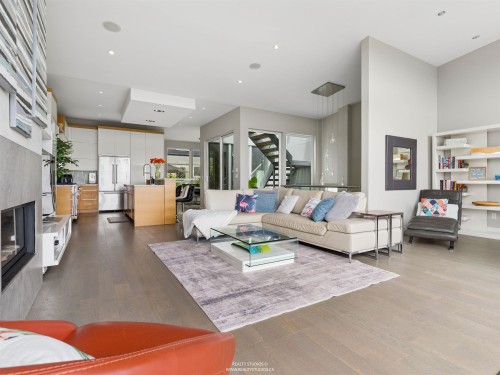 23 Ellesmere Avenue, Burnaby, BC - Indoor Photo Showing Living Room With Fireplace