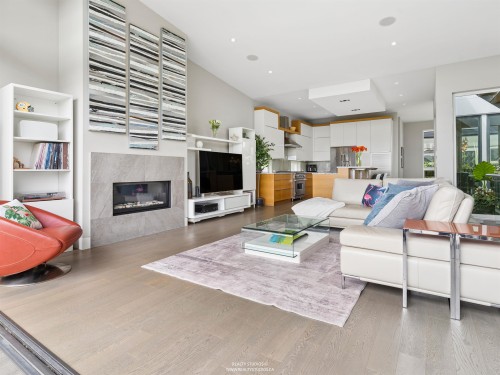 23 Ellesmere Avenue, Burnaby, BC - Indoor Photo Showing Living Room With Fireplace