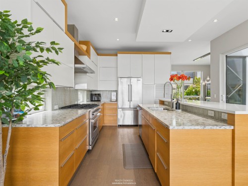 23 Ellesmere Avenue, Burnaby, BC - Indoor Photo Showing Kitchen