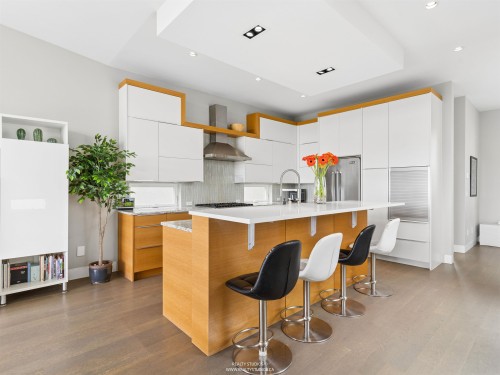 23 Ellesmere Avenue, Burnaby, BC - Indoor Photo Showing Other Room