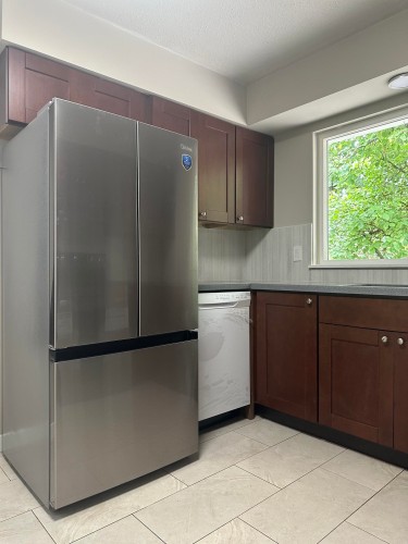 21318 121 Avenue, Maple Ridge, BC - Indoor Photo Showing Kitchen