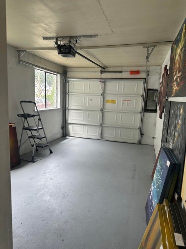 21318 121 Avenue, Maple Ridge, BC - Indoor Photo Showing Garage