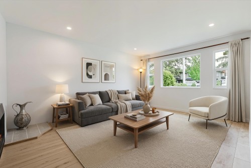 1882 Coquitlam Avenue, Port Coquitlam, BC - Indoor Photo Showing Living Room
