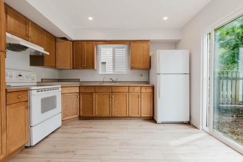 1882 Coquitlam Avenue, Port Coquitlam, BC - Indoor Photo Showing Kitchen