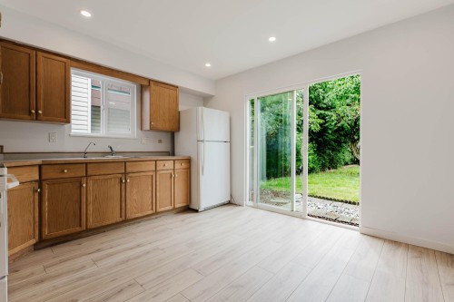 1882 Coquitlam Avenue, Port Coquitlam, BC - Indoor Photo Showing Kitchen
