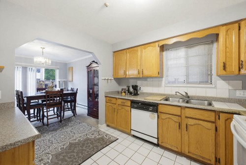 557 44Th Avenue E, Vancouver, BC - Indoor Photo Showing Kitchen With Double Sink