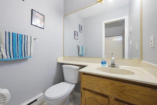557 44Th Avenue E, Vancouver, BC - Indoor Photo Showing Bathroom