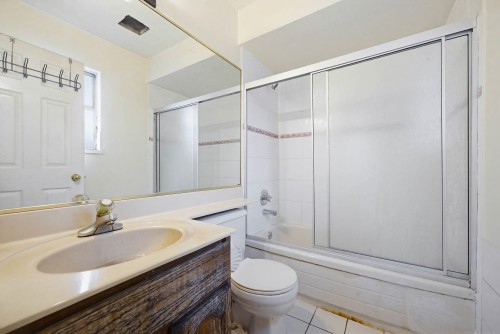 557 44Th Avenue E, Vancouver, BC - Indoor Photo Showing Bathroom