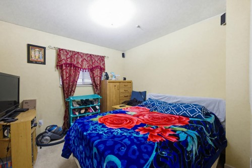 557 44Th Avenue E, Vancouver, BC - Indoor Photo Showing Bedroom