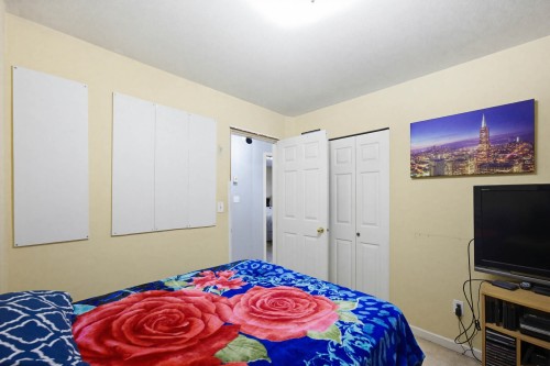 557 44Th Avenue E, Vancouver, BC - Indoor Photo Showing Bedroom