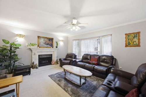 557 44Th Avenue E, Vancouver, BC - Indoor Photo Showing Living Room With Fireplace