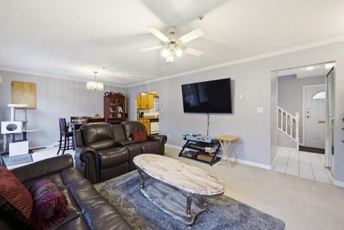 557 44Th Avenue E, Vancouver, BC - Indoor Photo Showing Living Room