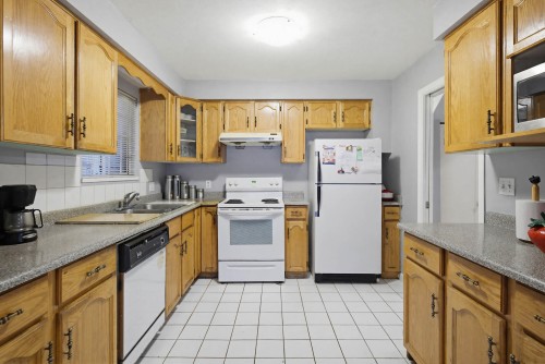 557 44Th Avenue E, Vancouver, BC - Indoor Photo Showing Kitchen