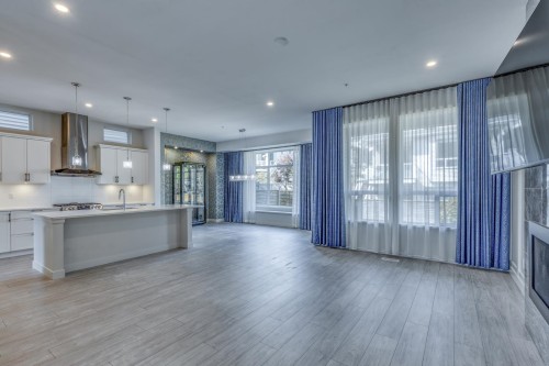 23191 112B Avenue, Maple Ridge, BC - Indoor Photo Showing Kitchen With Upgraded Kitchen