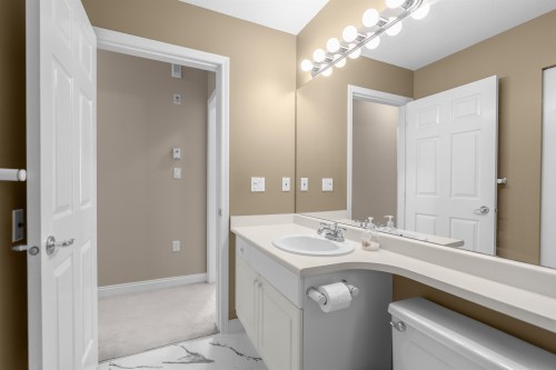 207-2985 Princess Crescent, Coquitlam, BC - Indoor Photo Showing Bathroom