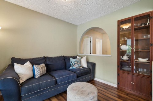 960 Cliff Avenue, Burnaby, BC - Indoor Photo Showing Living Room
